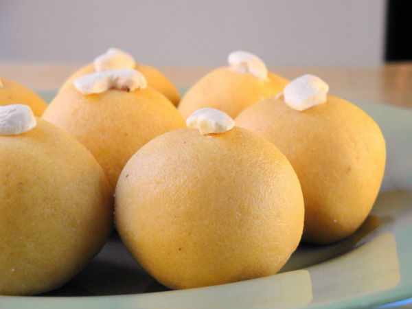 badami besan ka laddoo badami besan ka laddoo