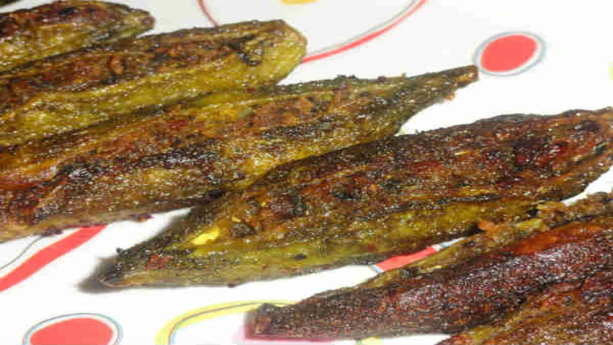 पूड़ी के साथ खाएं भरवां करेला/कलौंजी | Stuffed Karela Recipe | पूड़ी के साथ खाएं भरवां करेला/कलौंजी - Hindi Boldsky
