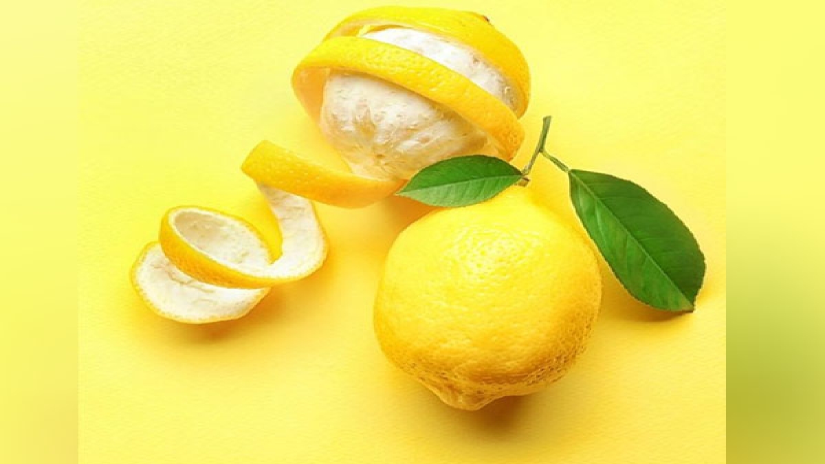 DIY Lemon Peel Face Pack for Glowing Skin नींबू का रस ही नहीं छिलके