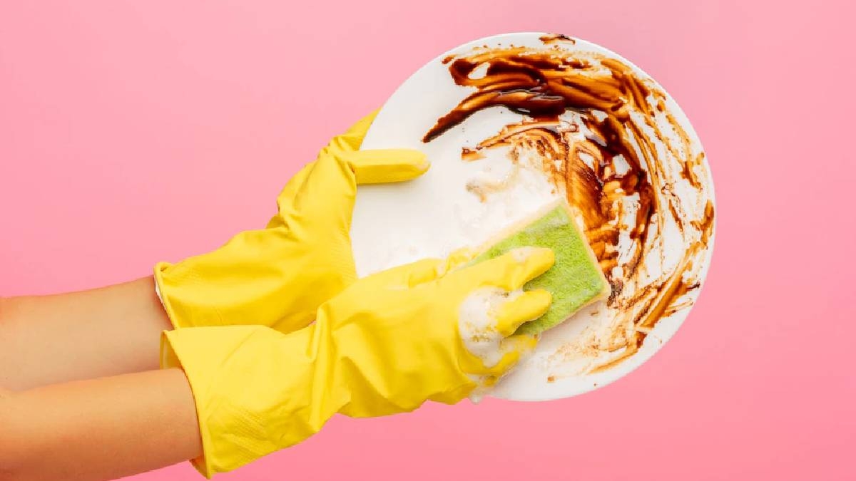 बिना डिश सोप के बर्तन धोने के लिए इन तरीकों का करें इस्तेमाल Use