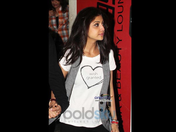 वैसी ही टी-शर्ट में शिल्‍पा