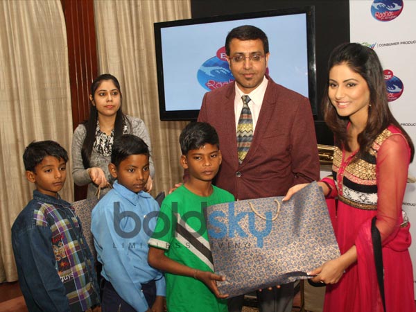 मुस्‍कुराती हुई