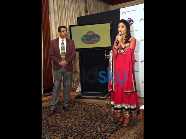 बातें करते हुए हीना