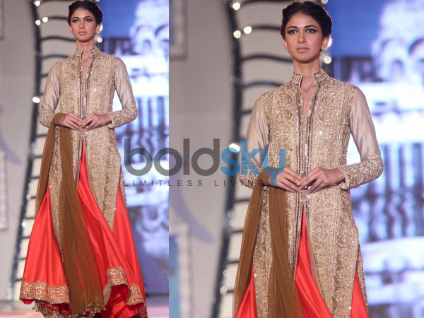 रैंप पर मॉडल