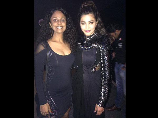 एक सिंगर के साथ श्रुति हसन