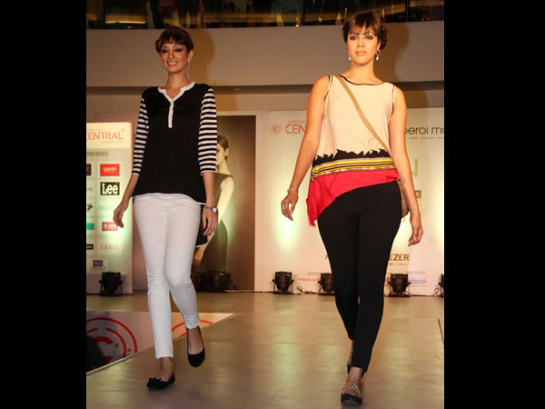 स्‍प्रिंग कलेक्‍शन पेश करतीं मॉडल्‍स