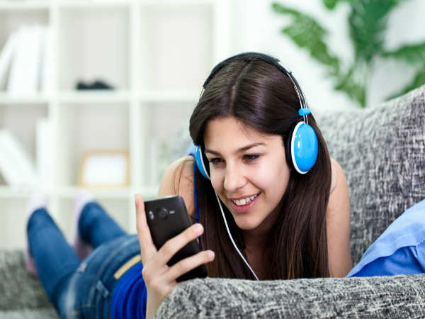 5) संगीत सुनने में अच्छा लगता है :