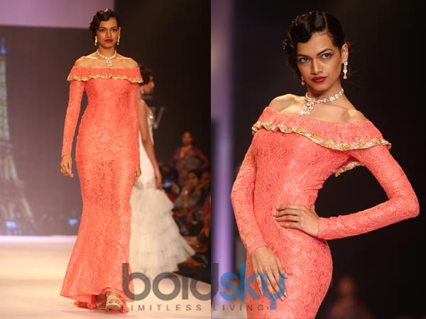 सिल्‍वर नेकलेस