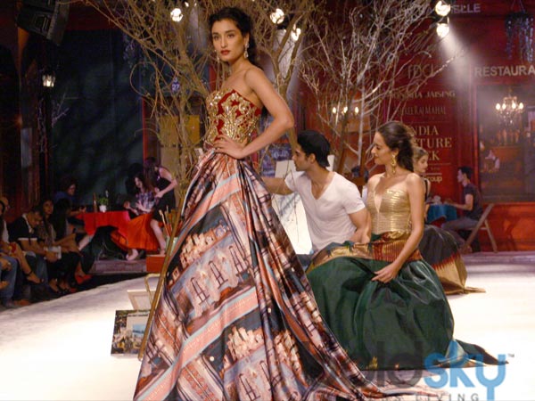 खूबसूरत रंगों का खेल