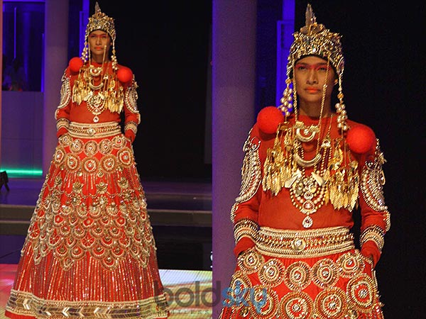 मोरपंख वाली ड्रेस