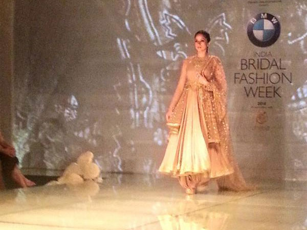 धोती पैंट के साथ अनारकली