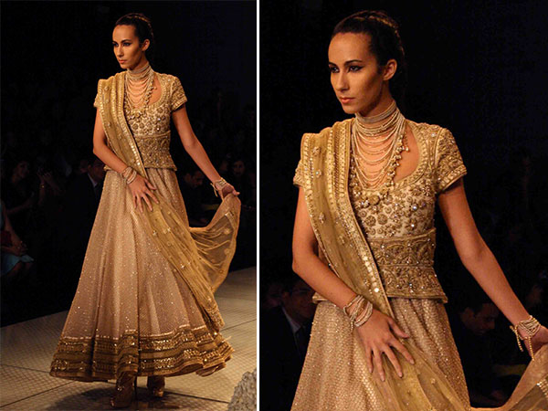 आइवरी और गोल्‍डन लहंगा चोली