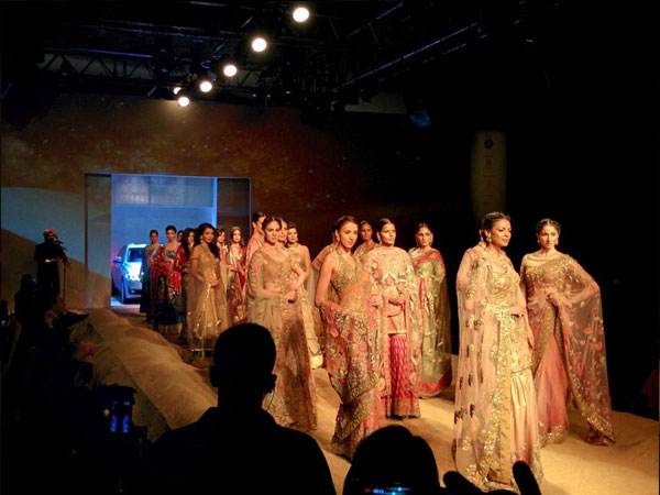 न्‍यूड कलर की वाइट रेंज