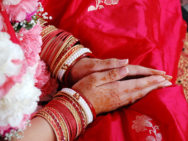 21. महिलाएं क्यों पहनती हैं चूड़ियाँ 21. महिलाएं क्यों पहनती हैं चूड़ियाँ