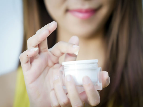 पहचानिये खुद के लिये कैसे चुनें अच्‍छा मॉइस्‍चराइज़र | Guidelines to Choose  the Right Moisturizer - Hindi Boldsky