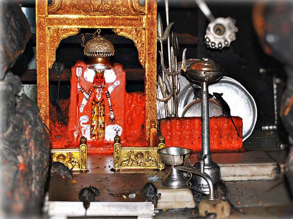 किसने बनवाया यह मंदिर किसने बनवाया यह मंदिर