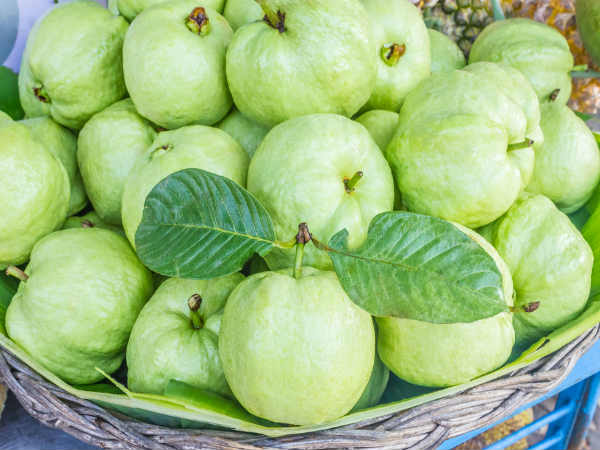 फ्रूट जूस की जगह साबुत फल खाएं