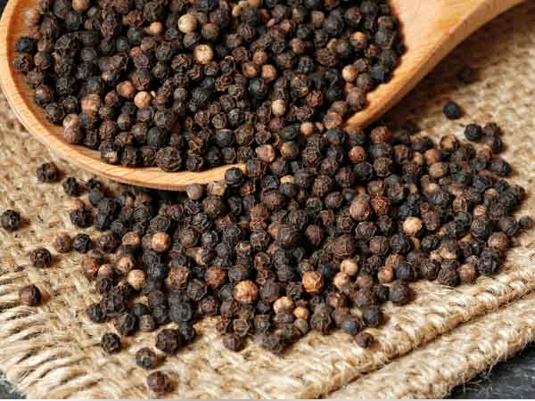 4. काली मिर्च: