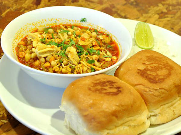 How Make Mumbai Misal Pav Recipe