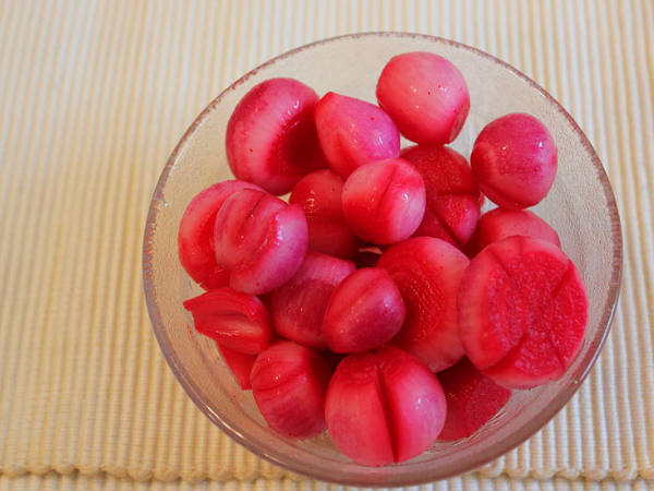 Sirke Wale Pyaaz Or Pickled Onions
