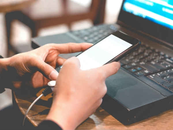 10. इंटरनेट बहुत खतरनाक स्थान है 10. इंटरनेट बहुत खतरनाक स्थान है