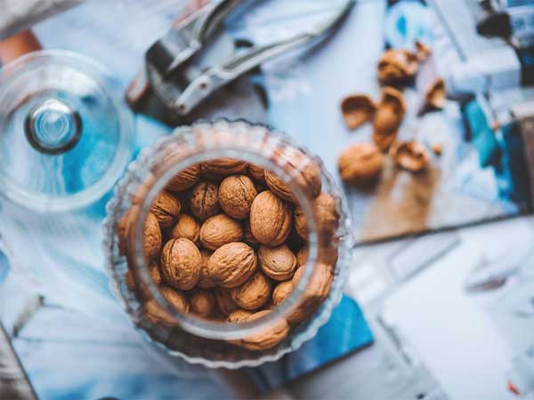 6. अखरोट और मिल्क क्रीम (मलाई) से बना पैक