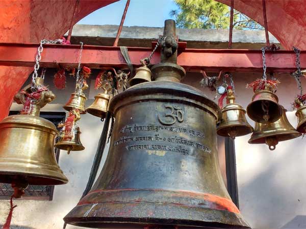 घंटियों वाले देवता