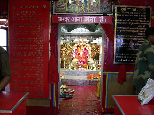 BSF ने सम्भाल रखा है मंदिर प्रशासन