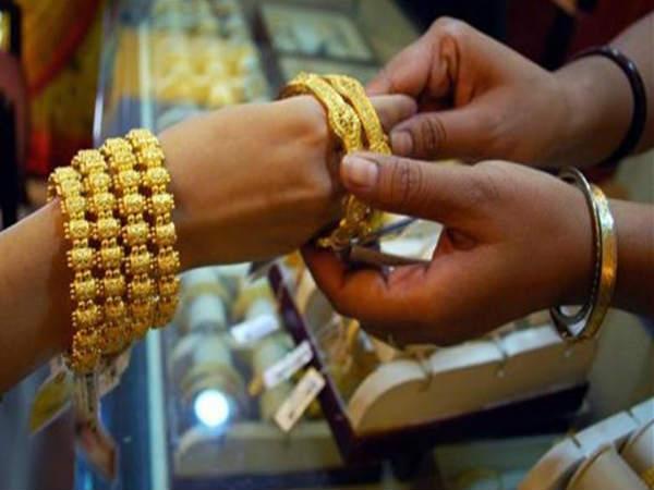 गहना गिफ्ट करना