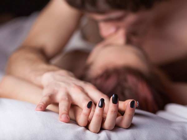 सवाल : क्या सिर्फ मिशनरी पोजीशन में सेक्स करने से ही महिला गर्भवती होती है ?