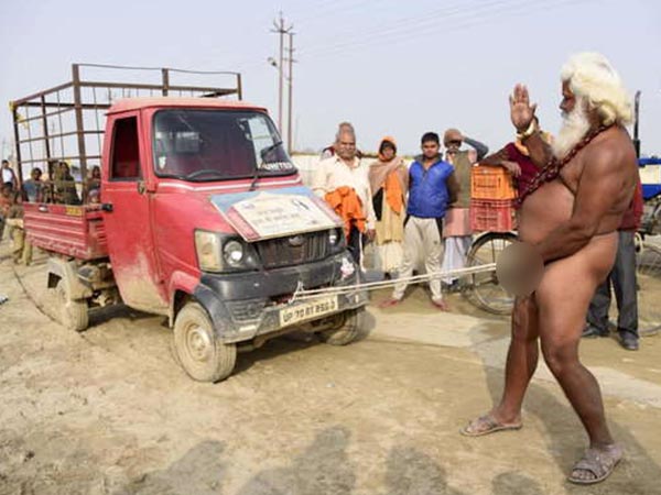 अपने लिंग से ही खींच दी ट्रक