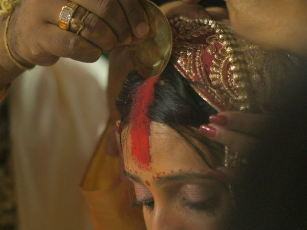 ऐसे हुई सिंदूर लगाने कि प्रथा की शुरुआत