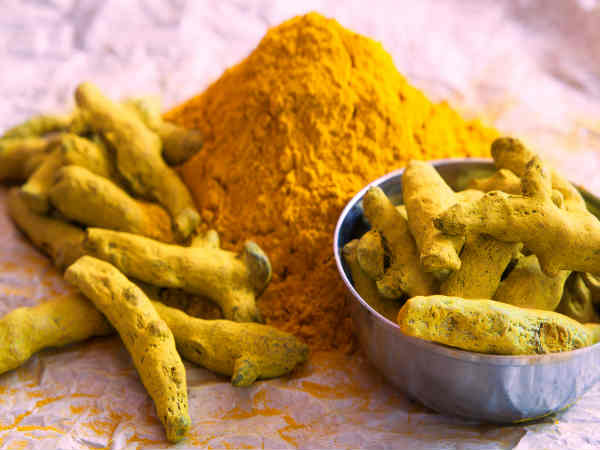 हल्दी का सेवन करने से पहले इन बातों का रखें ध्यान