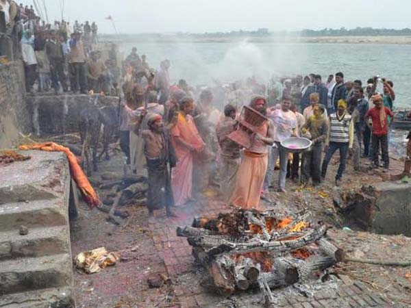 विधिवत तरीके से खेलते है होली