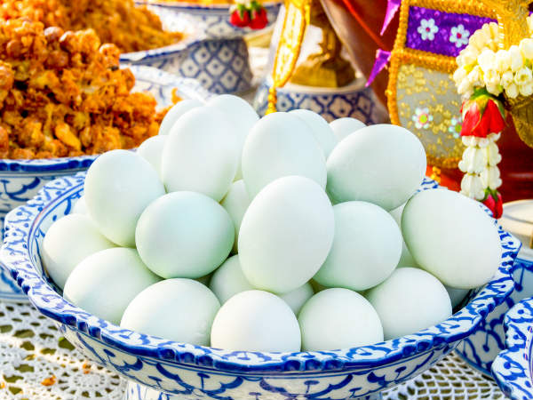 8. उबले अंडे
