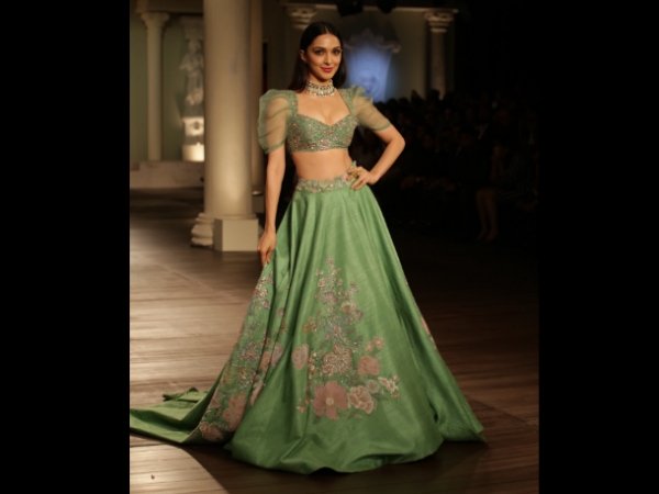 india-couture-week-2018-kiara-advani-s-lehenga-is-perfect-for-monsoon-weddings