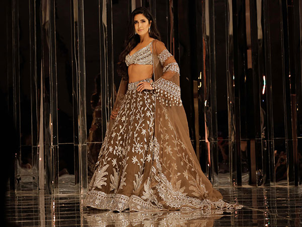 salman-khan-katrina-kaif-walked-the-ramp-manish-malhotra