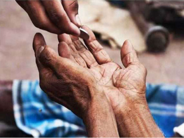 खाली हाथ न भेजे भिखारी को