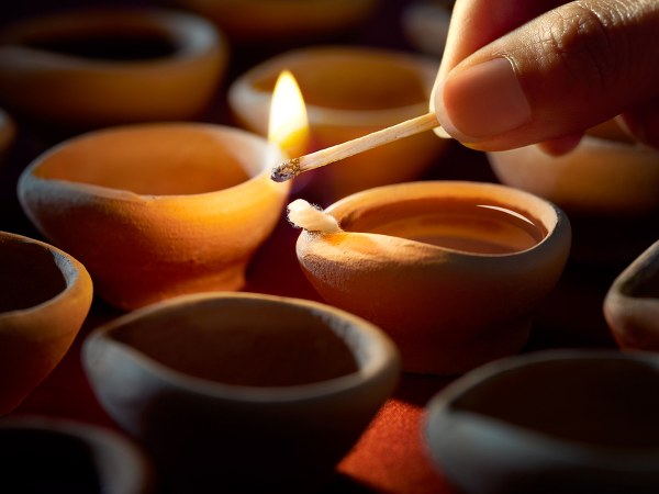 दीपदान करना होता है शुभ