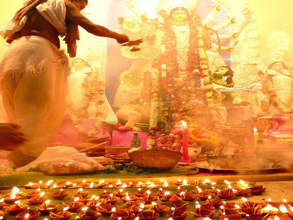 इस रंग के वस्त्र पहनकर करें मां चंद्रघंटा की पूजा