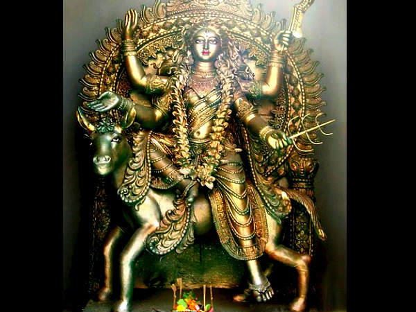 असुरों के राजा रक्तबीज का किया था वध 