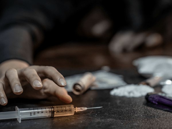 ड्रग या नशीली चीजों का व्यापर करने वाले