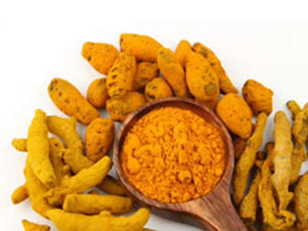 हल्दी और नमक के गरारे
