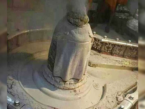 पहले जिंदा चिता की भस्म लगाई जाती थी