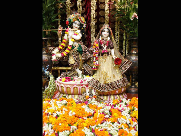 कृष्ण मंदिर और उनकी मूर्ति की होती है खास सजावट
