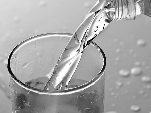 अधिक और कम मात्रा में पानी पीना