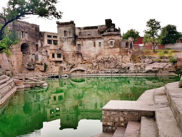 जा सकते हैं 200 भारतीय दर्शन करने
