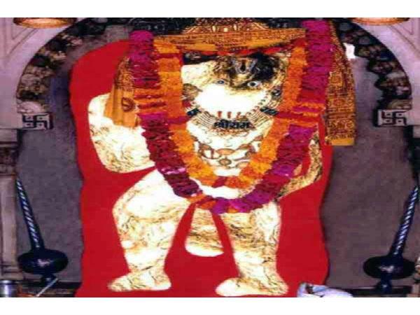 लाल रंग का ही करें उपयोग