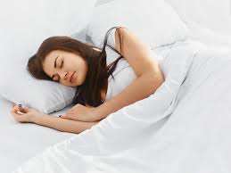 बालों को खुला छोड़कर सोने पर