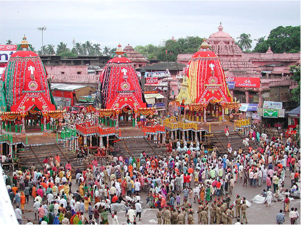 यात्रा में शामिल होते हैं तीन रथ